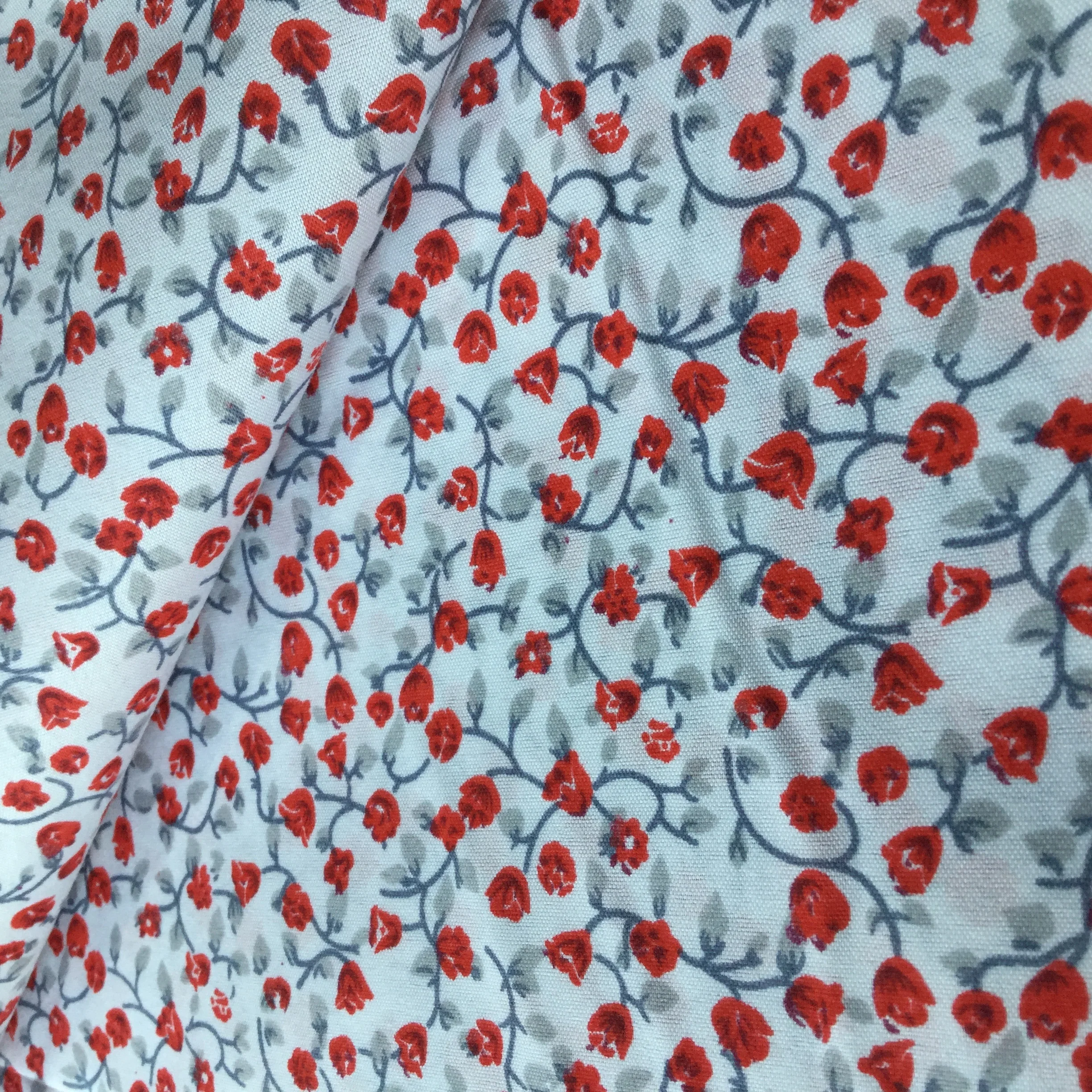 
the small white flowers 1 to 2 cm can be used as a lining 100% polyester 