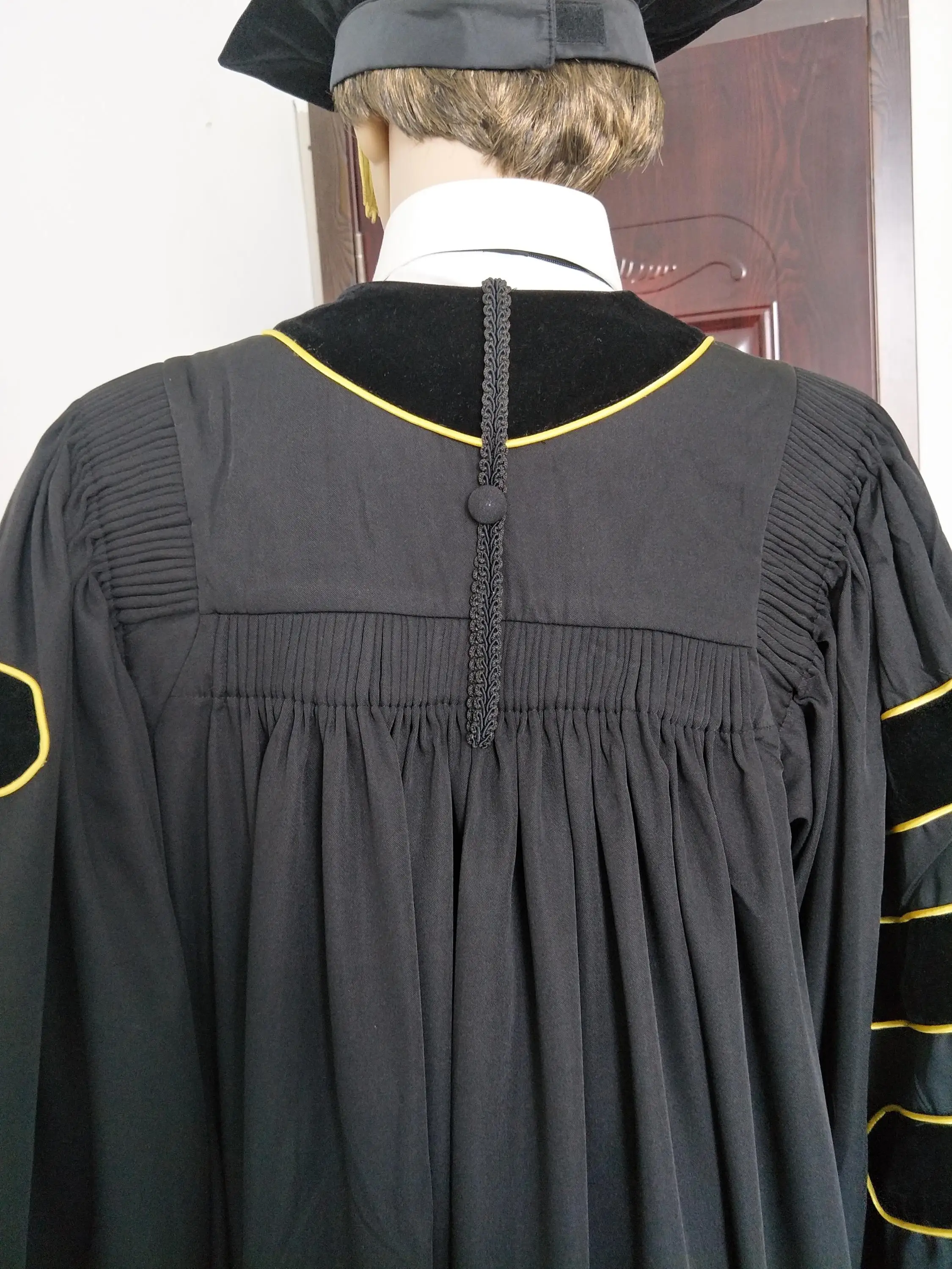 phd graduate uniform