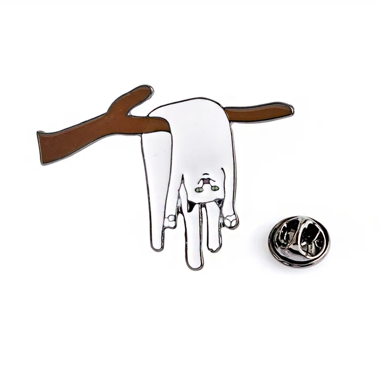 

In Stock Cheap Soft Enamel Brooch Funny Cartoon White Cat Shape Badge