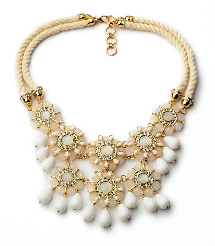 

xl01056 Beaded Flower Bib Statement Necklace women