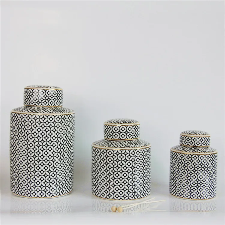 

J002-M Retro Chinese art ware alkaline jar with lid round ceramic storage spice jar M-sized, Black and white