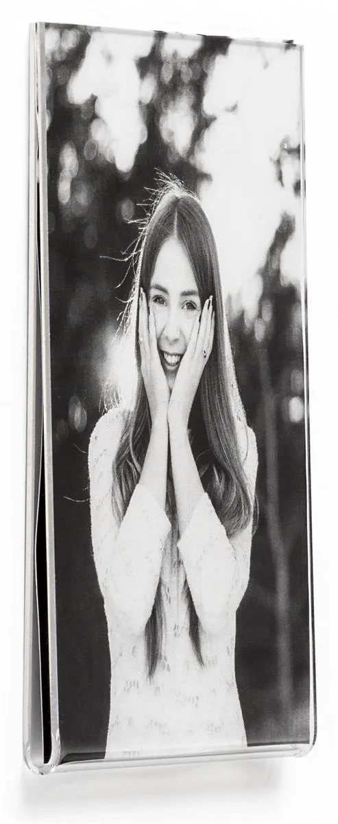 Displays2go 4x6 Magnetic Acrylic Picture Frames, Includes 2 Magnets and 2 Sticky Pads to Attach to Any Flat Surface, Acrylic Construction, MOQ 15 (Sold in Set of 15) – Clear (PHOTO46)