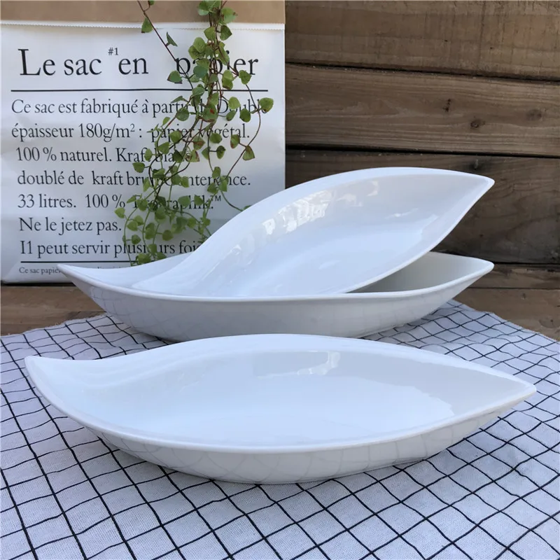 

creative fashion white ceramic plate boat shape for snacks usage