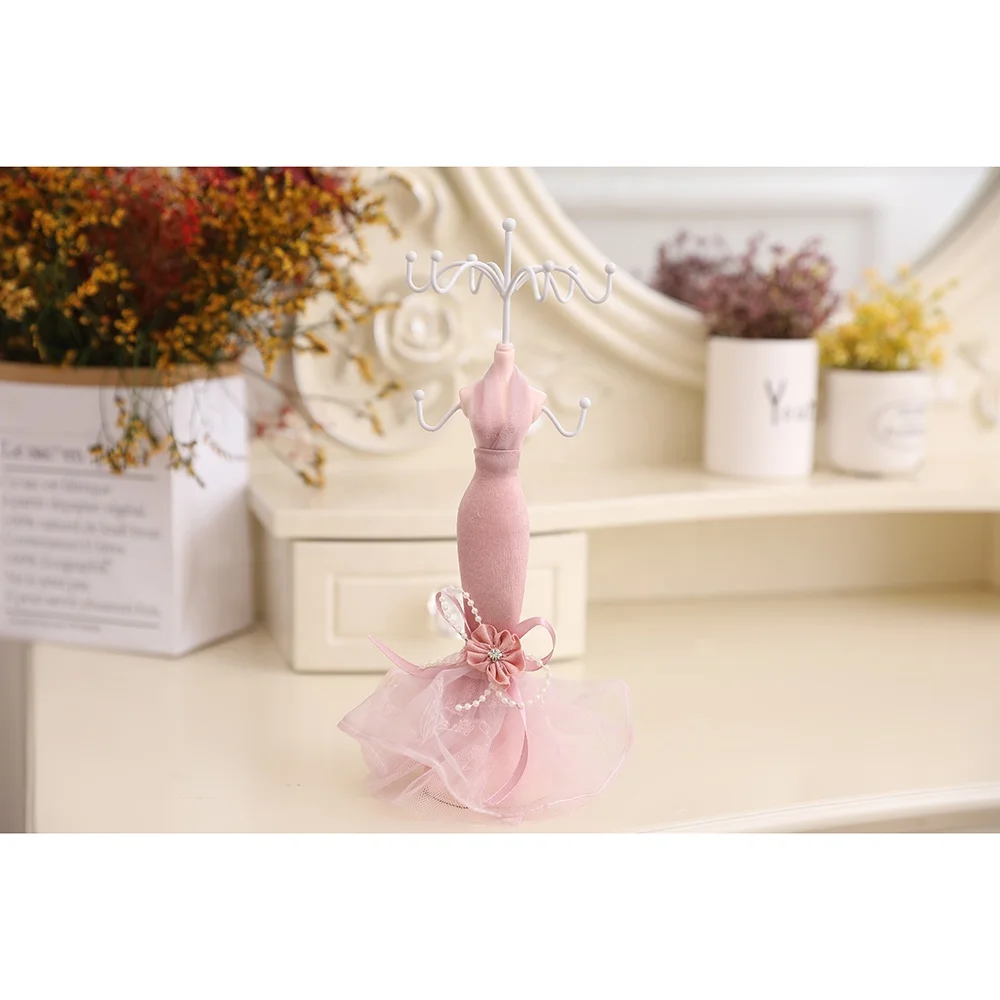 

Pink Creative European Princess model handmade luxury jewelry display stand