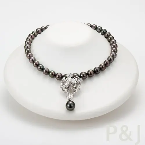 black and pearl necklace