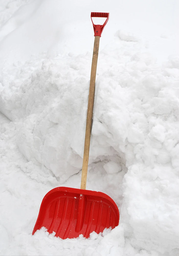 木柄和钢制手柄雪铲塑料雪铲