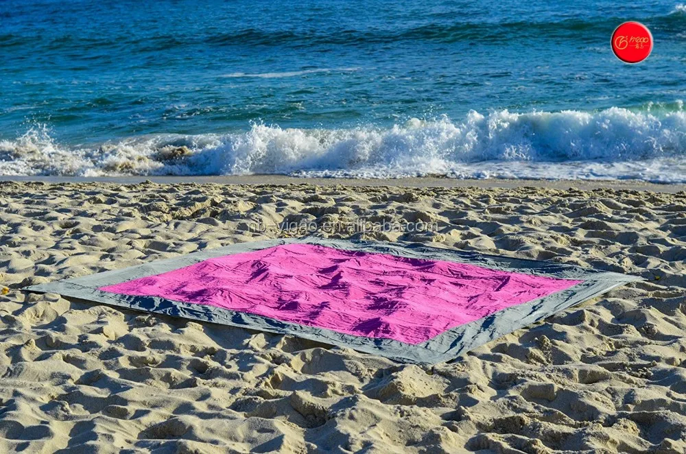 sand repellant lightweight compact beach blanket / large, quick