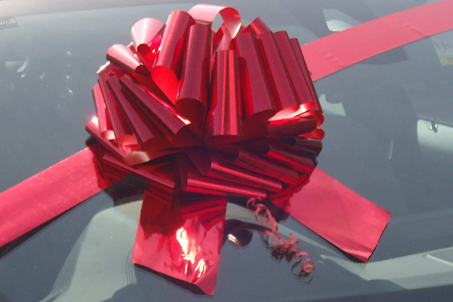 GIANT CAR BOW (12 inch) + 3 METRES of RIBBON for Cars, Bikes, Big Birthday & Christmas Gifts - METALLIC RED