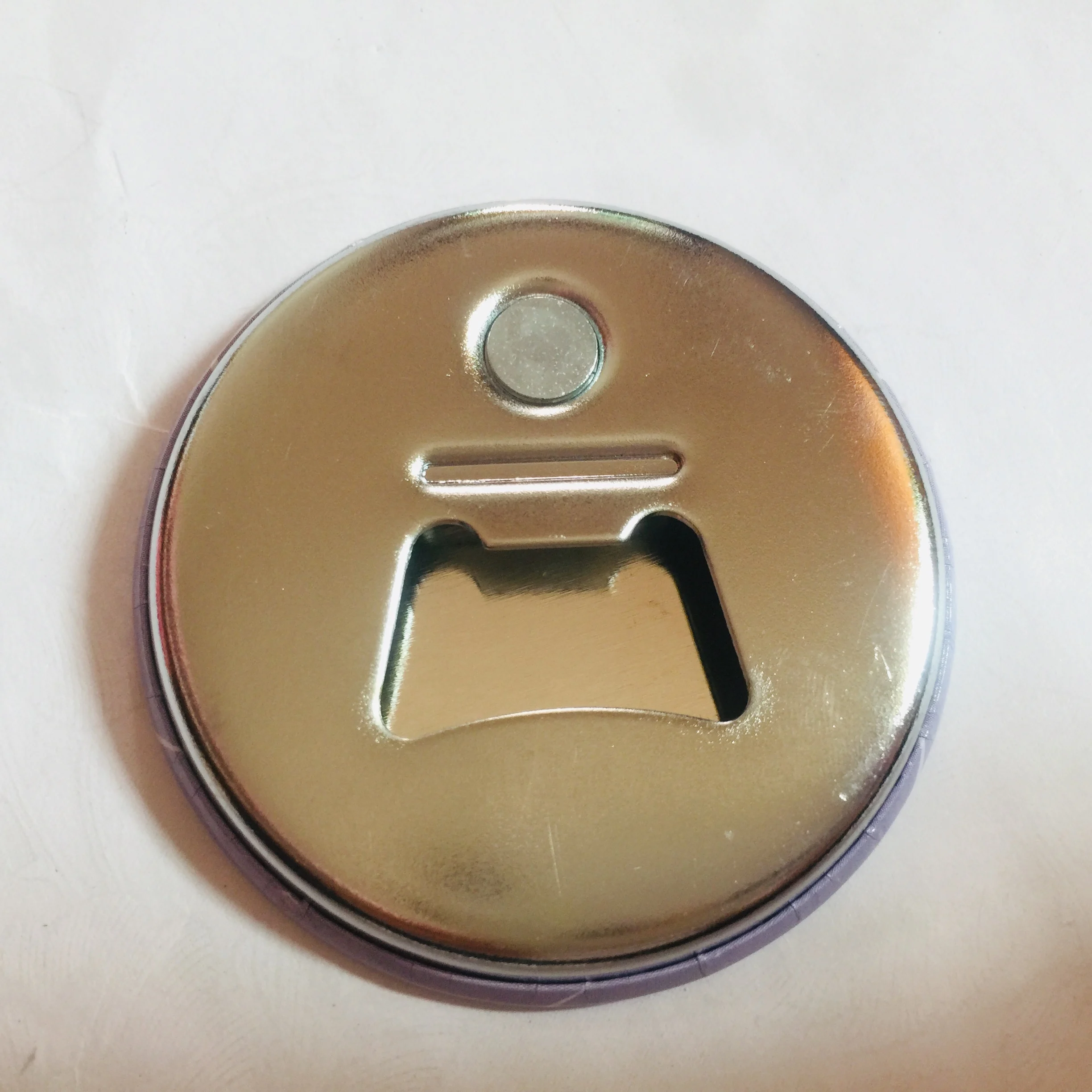 

2019 custom souvenirs metal guitar shape round button badge beer fridge magnet bottle opener, Full color