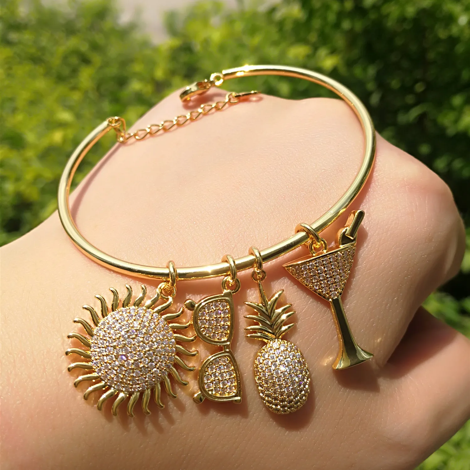 

fashionable custom low MOQ gold plated Sun glasses pineapple wine glass shaped bracelet