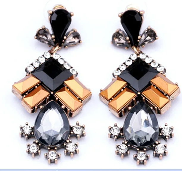 

Synthetic stonealloy gemstone drop-shaped earring, N/a
