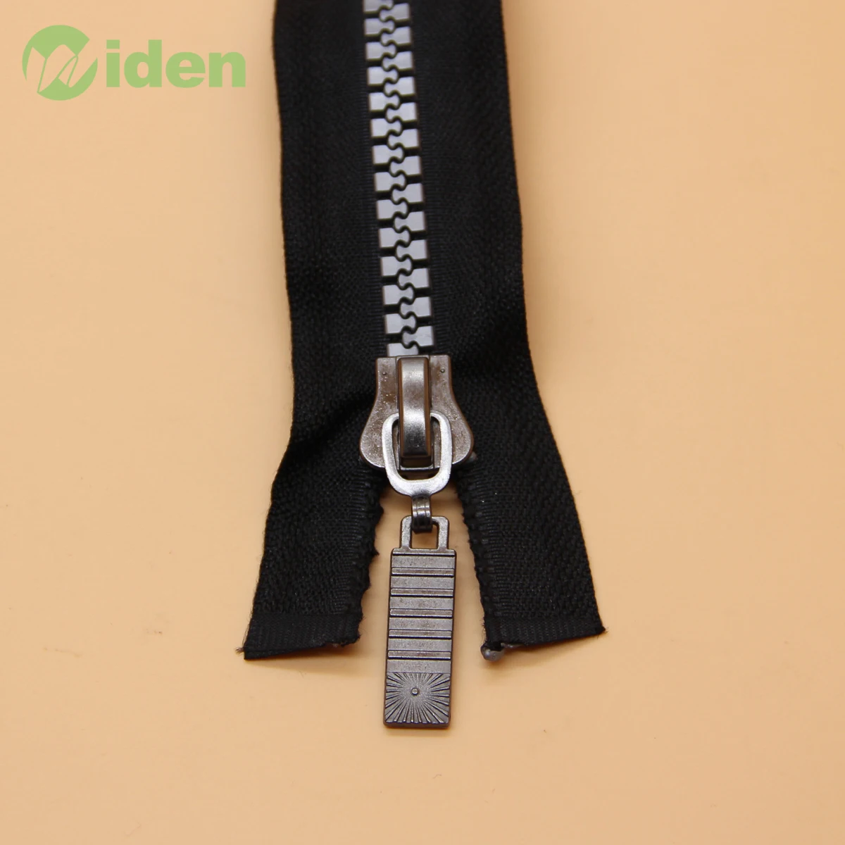 No. 8 Resin Zipper With Metal Puller Long Chain Vislon Zipper