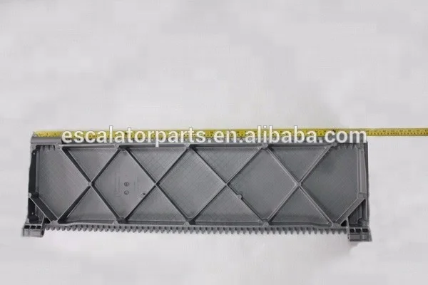 
606NCT Moving Walkway Pallet without Yellow Painted Demarcation 