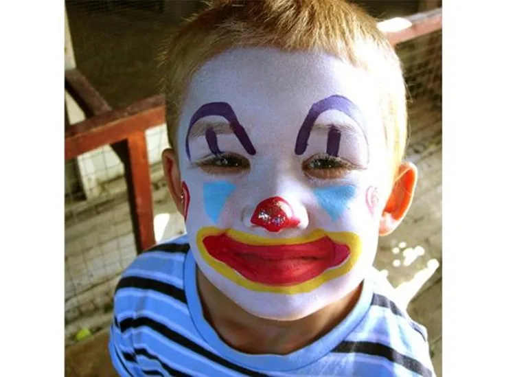 Wholesale Strongly Pigmented Waxbased 30 Gm Classic Yellow Face Paint