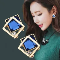 

Korean fashion crystal diamond-encrusted stud earrings