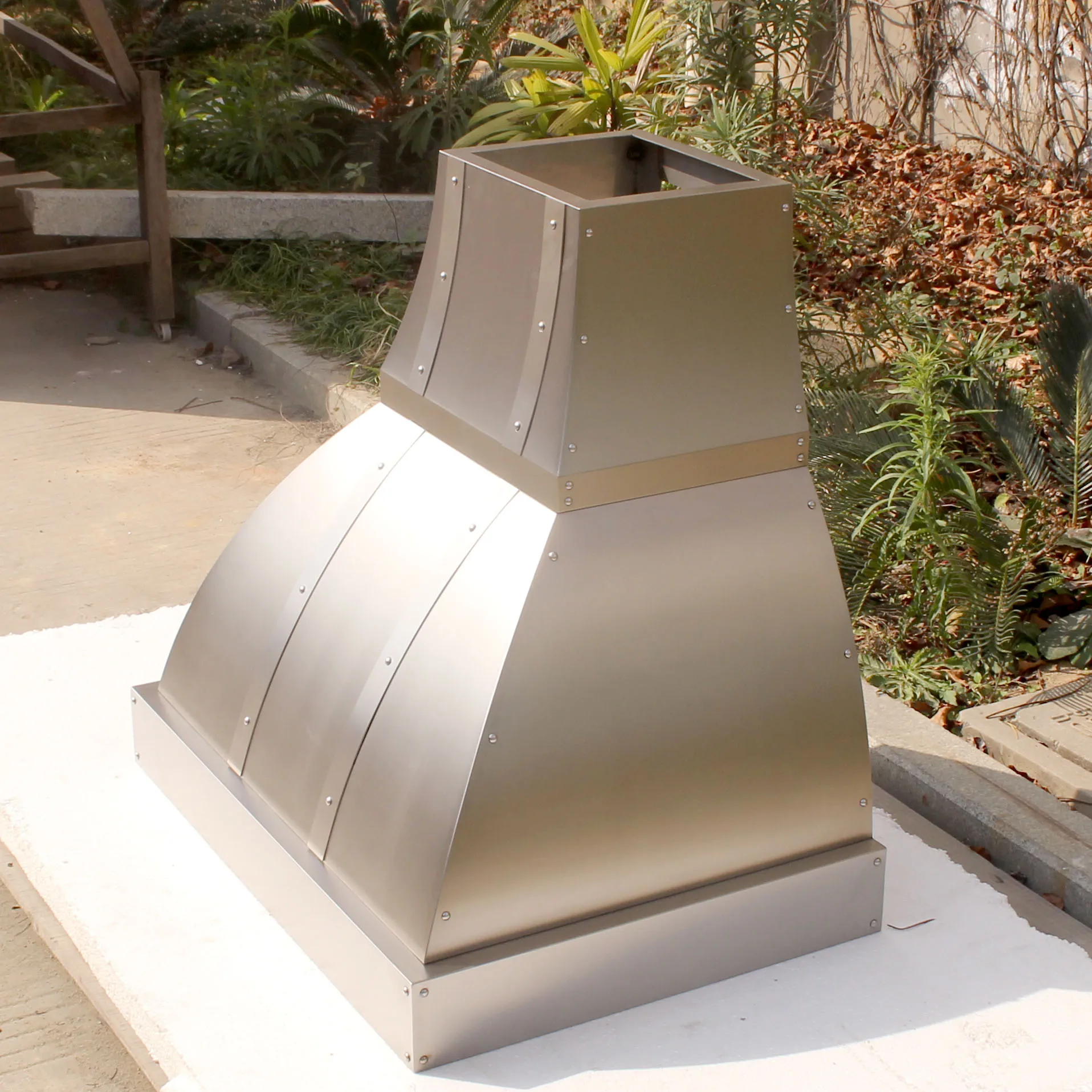 Modern Kitchen Range Hood With Brushed Stainless Steel Body And