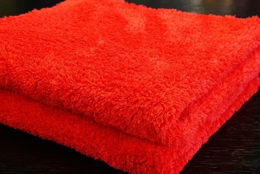 Red Split Microfiber 70 Polyester 30 Polyamide Blend Plush Edgeless