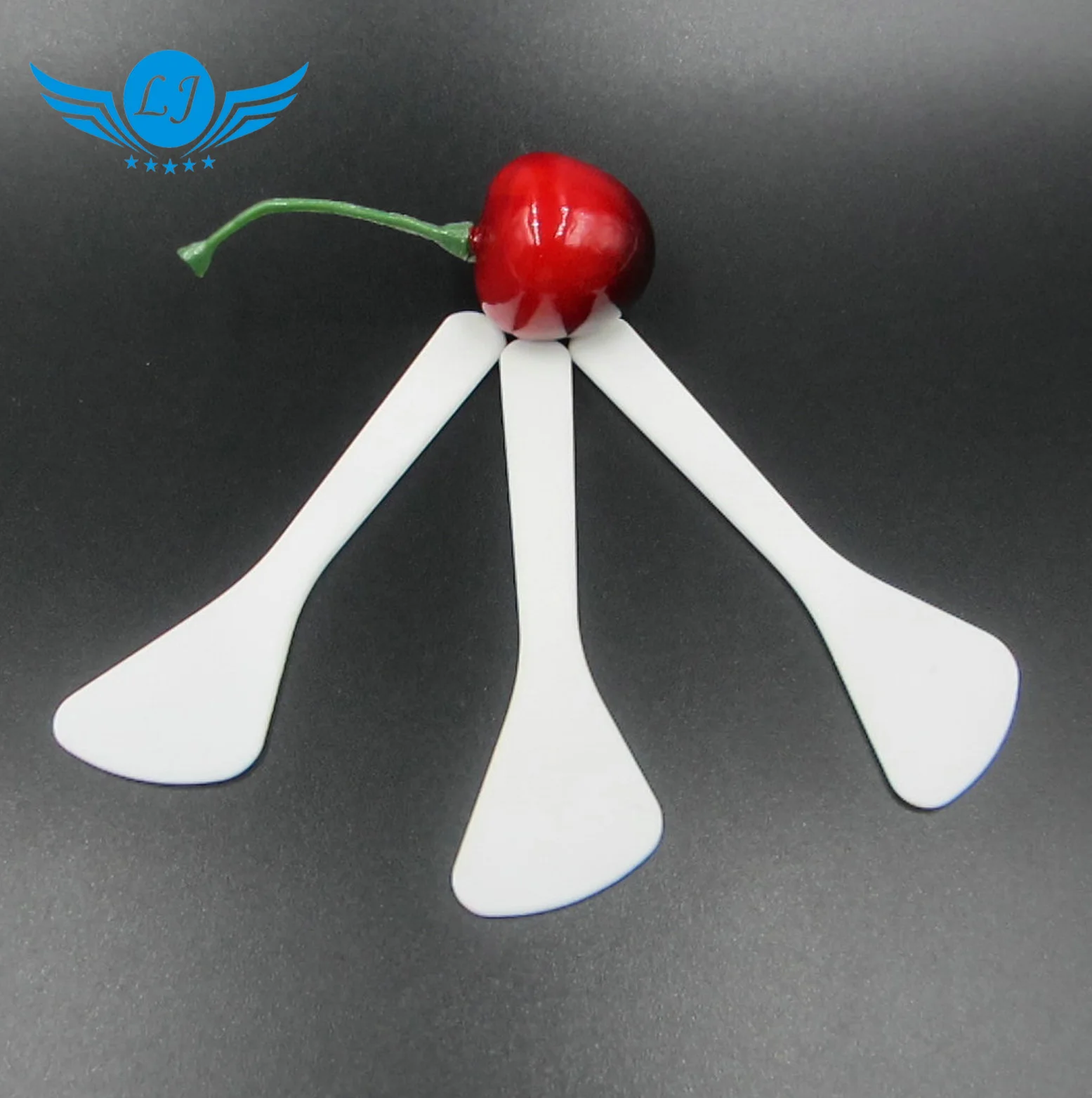 

82mm Clear Eco-Friendly Cosmetic Cream Plastic Facial Spatula For Skincare