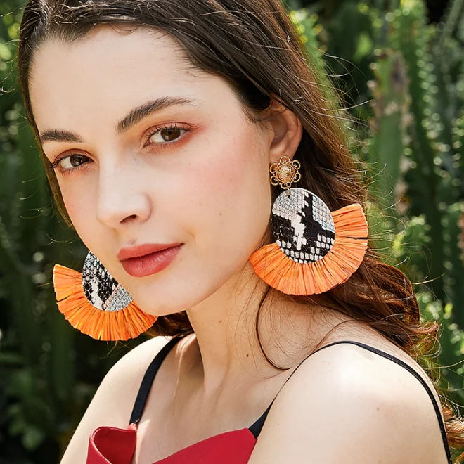 

HANSIDON Bohemian Raffia Tassel Earrings For Women PU Leather Statement Dangle Earring Flower Ornament Beach Jewelry 2019, Black;red;orange;beige