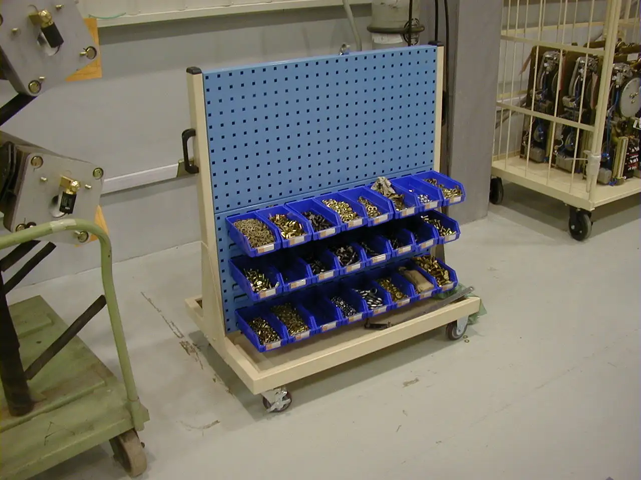 Wall Mounted Metal Panel Rack For Back Hanging Storage Parts Bin System