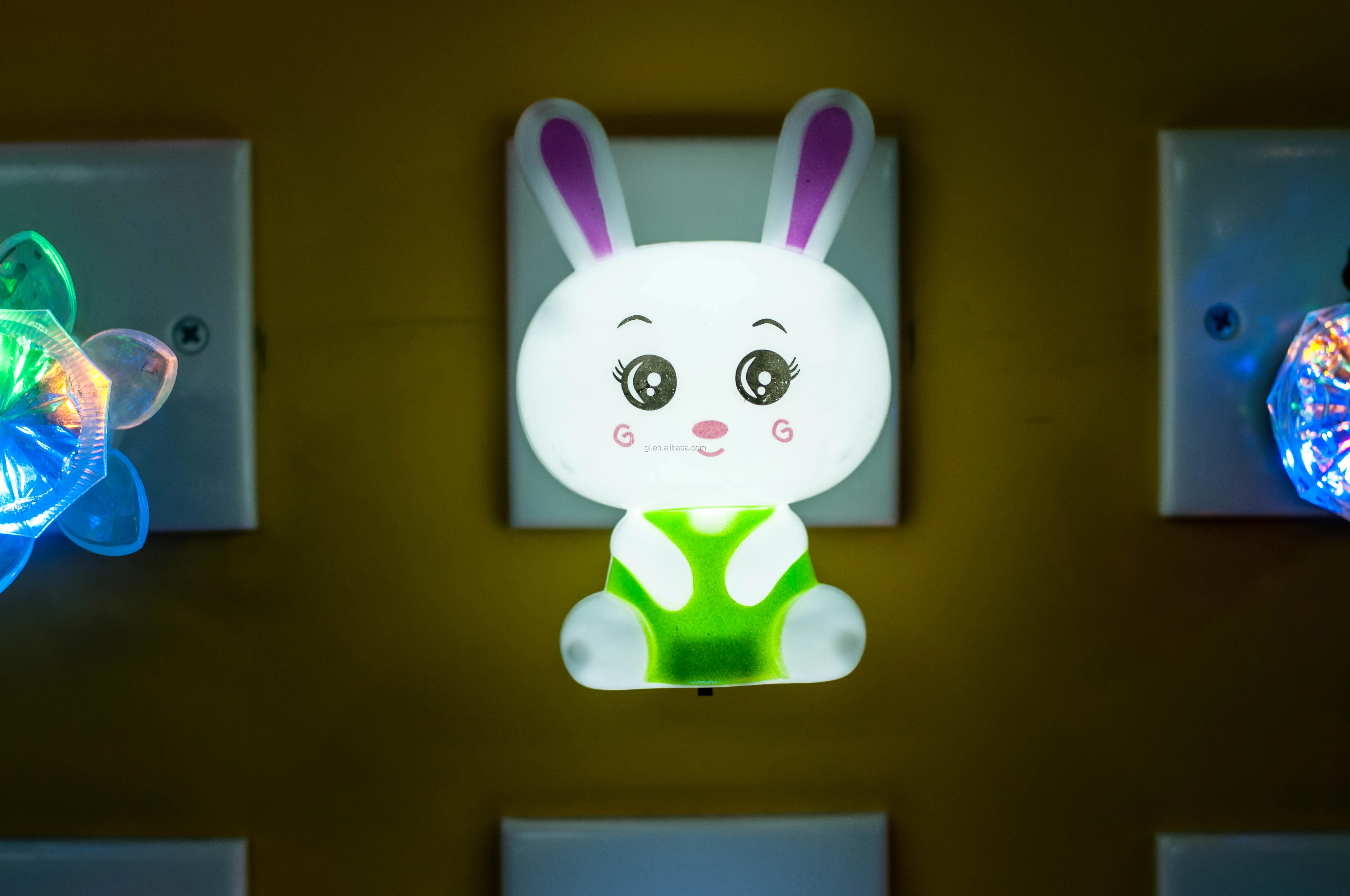 W021 White cute rabbit shape LED SMD mini switch plug in night light with 0.6W and 110V or 220V