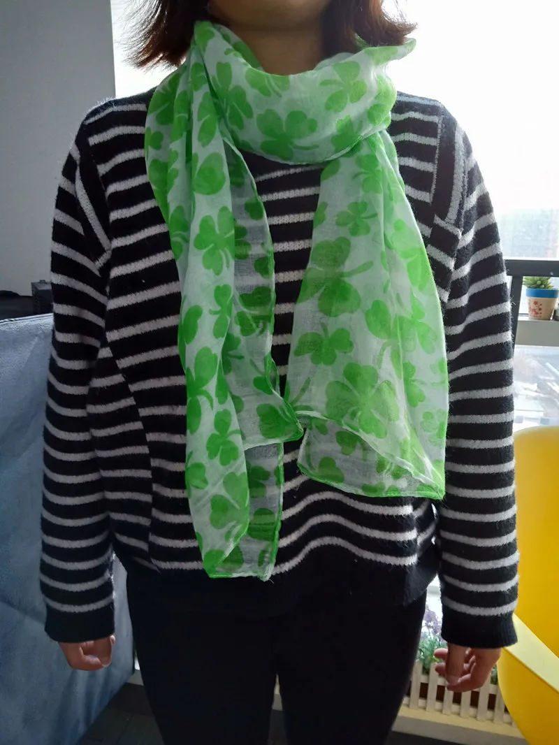 Шарф банки. Ирландский шарф 80е. Ирландские шарфы мода 80-х. Ирландский зеленый цвет.