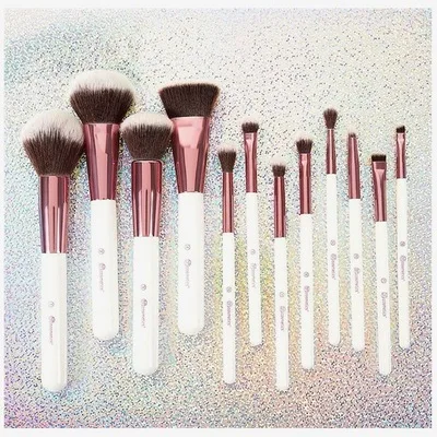 

Hot Selling Professional New Arrival 12 Pcs Makeup Brush Set White Custom Logo Cosmetic Makeup Brushes