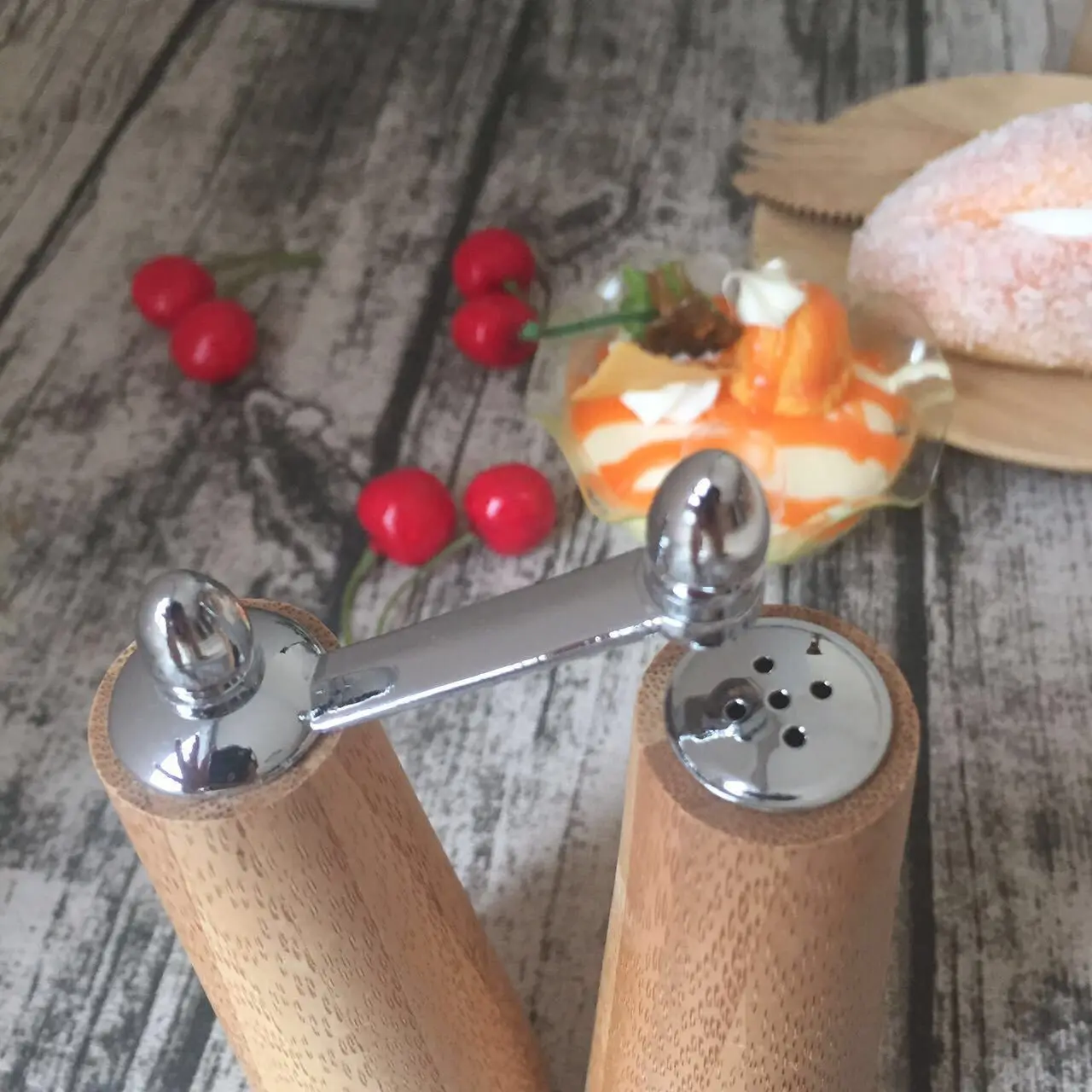 100% Natural manual custom hot sales packaging pepper grinder / bamboo pepper mill / manual salt and pepper grinder