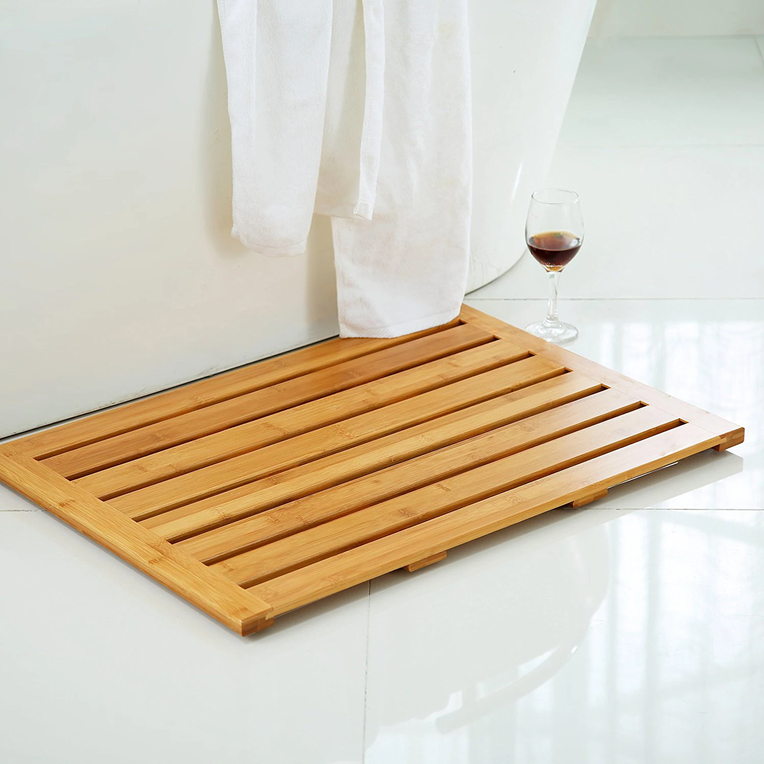 wooden bath mat - Ideas To Decorate Your Small Living Room Grazia