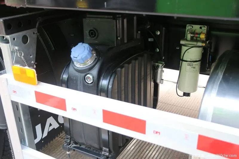 Used Tractor Truck 460HP China Sinotruk Howo T7H Trailer Head Price