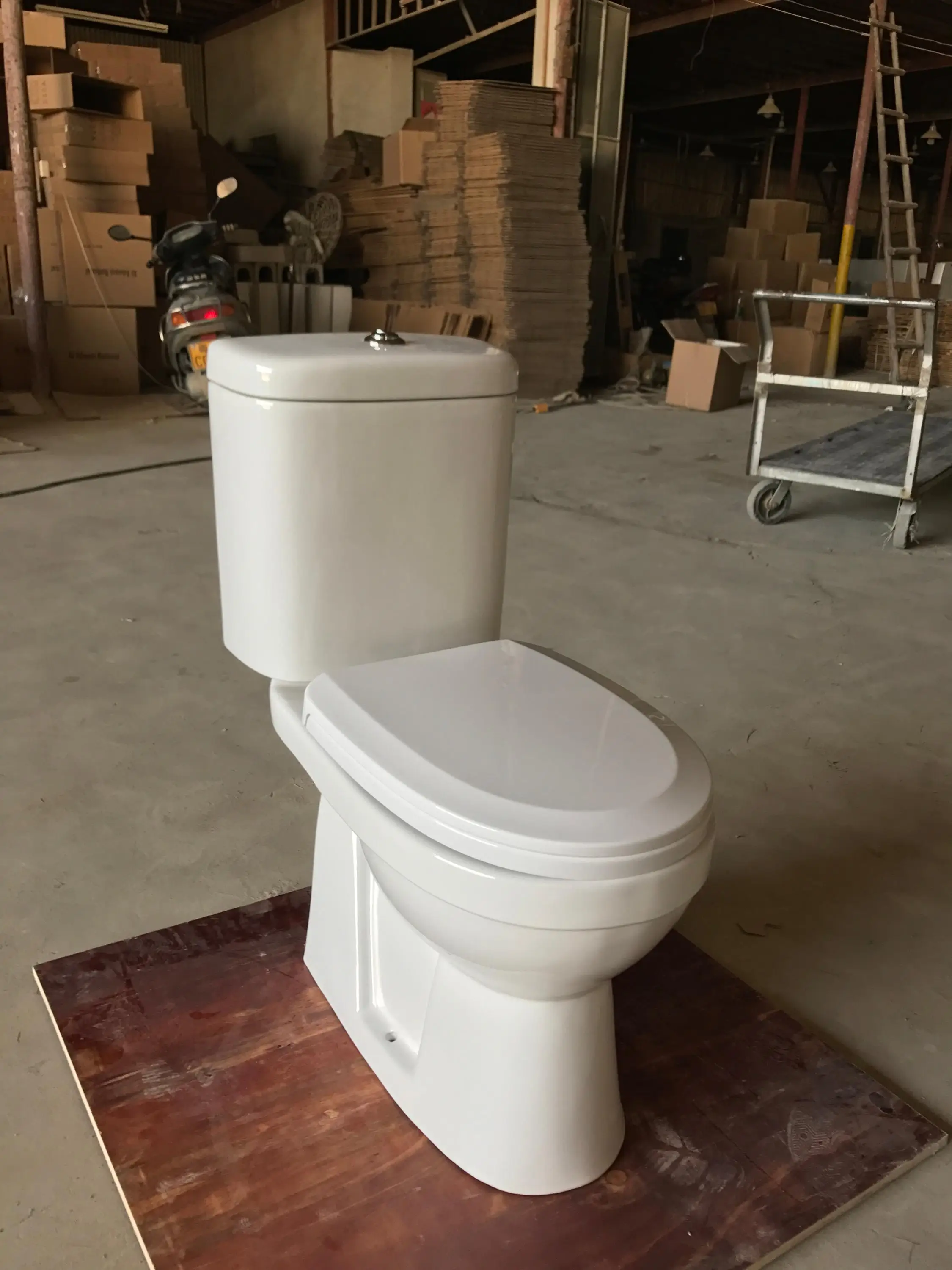 Bahrain Design Wc Modern Ceramic Two Piece Toilet Bathroom Wc Toilet