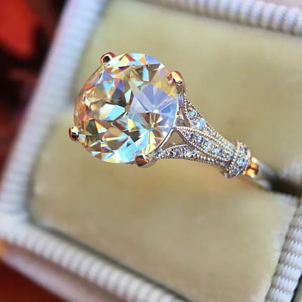 

Women New Fashion Hotselling Shinny White Cubic Zirconia Rings Diamond Shape Crystal Ring For Engagement Wedding