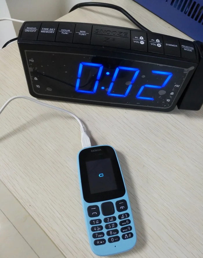 2020 New Design Led Digital Projector Home Alarm Fm Radio Projection