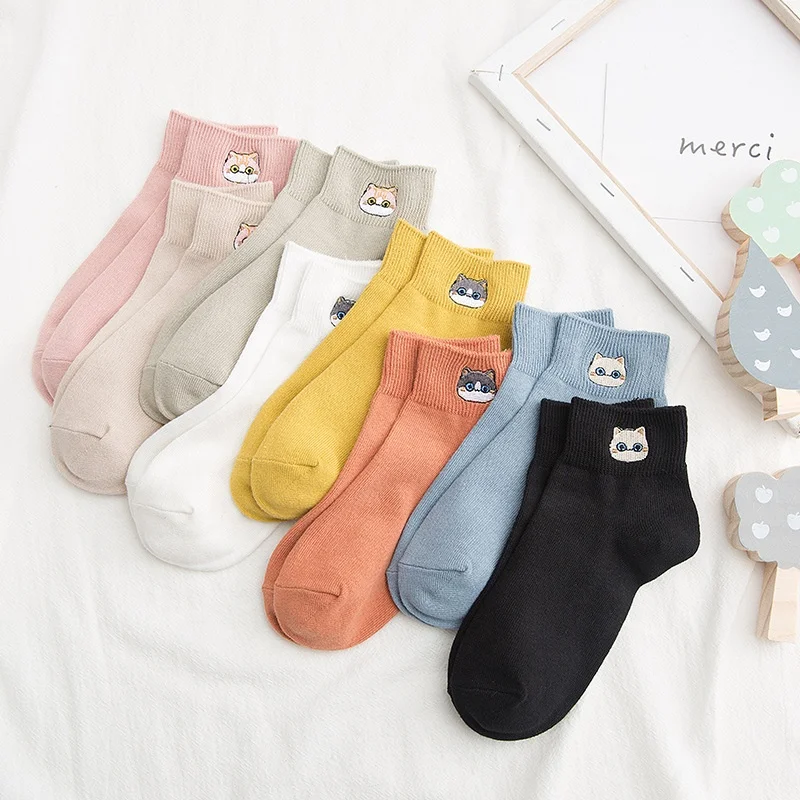 

Fashion Custom Embroidered Young Girl Socks Design For Cotton Socks 100% Women Crew Socks, Custom color