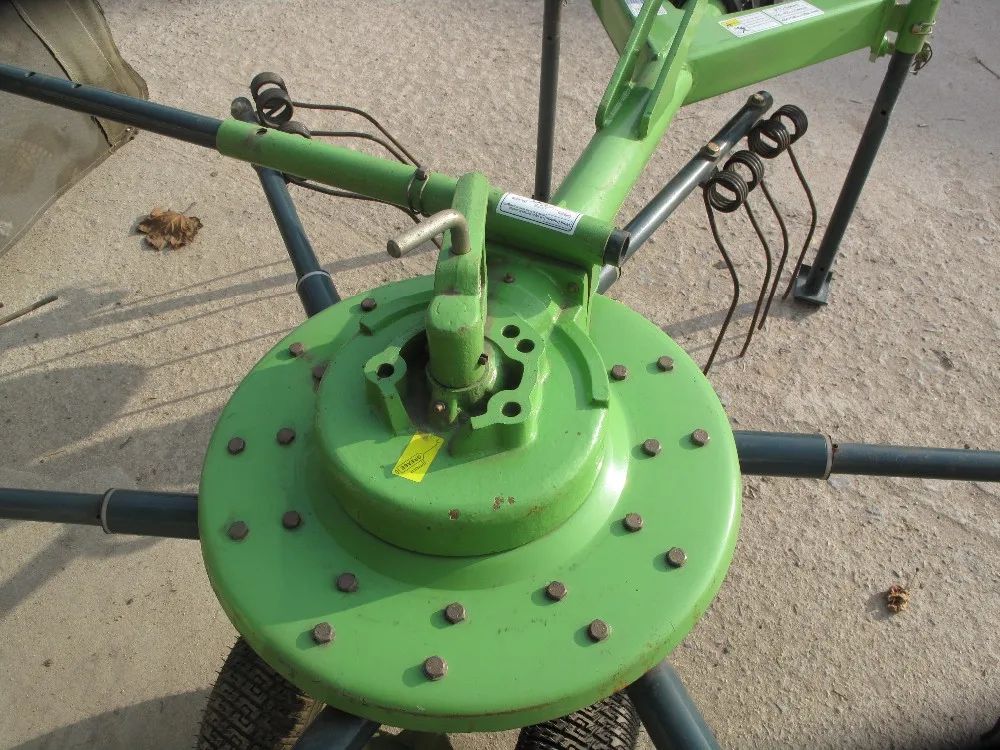 Tractor 3 Point Mounted Alfalfa Raking Machine Single Rotar Hay Rake