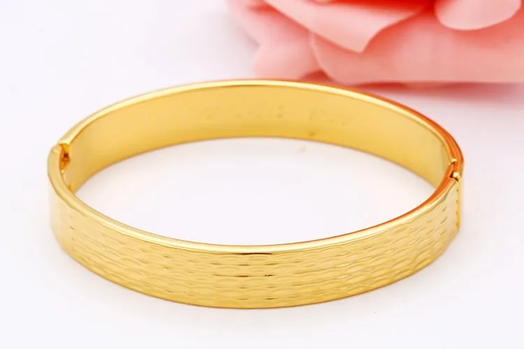 Xuping Cheap Wholesale Jewelry 24 Karat Gold Plated Bridal Bangle For
