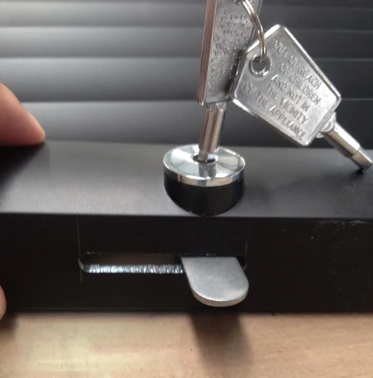 Supply glass door and frame solution for display cold room