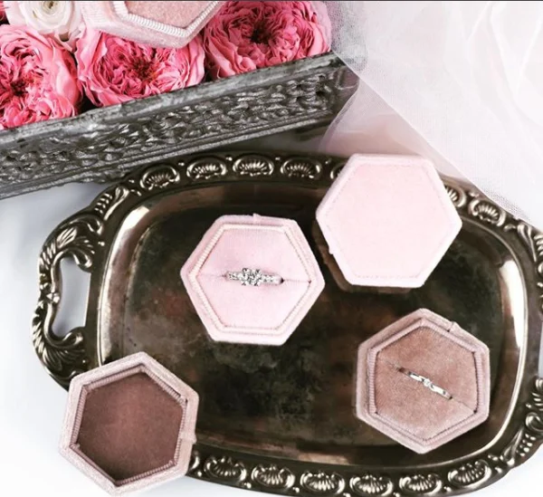 

Popular hexagon style Pearl velvet ring gift box with logo for wedding, Customized