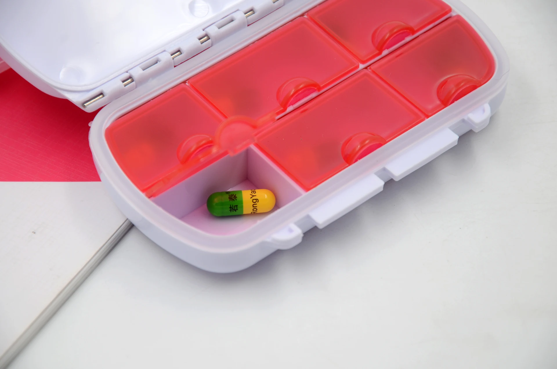 New Design Custom Medicant Shaped Cute Weekly Pill Box Case Travel