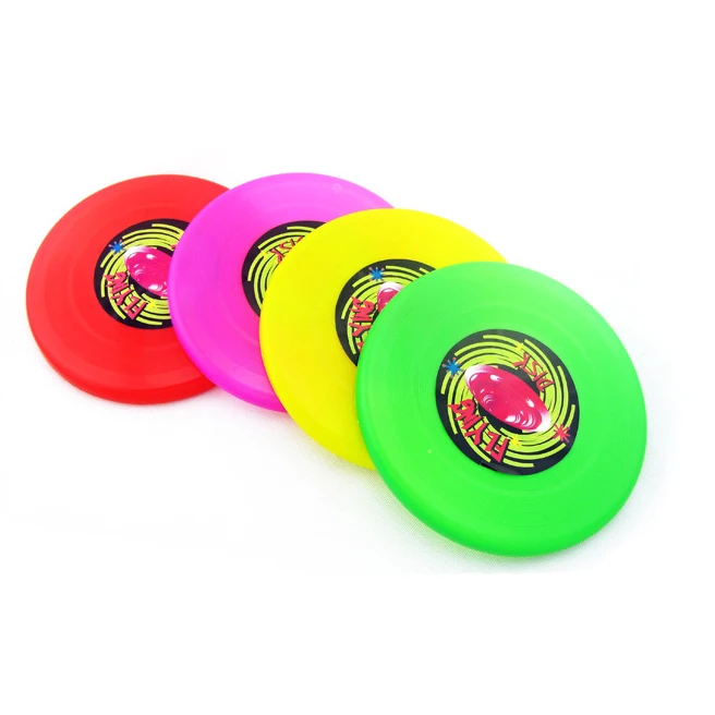 Спортивный снаряд летающая тарелка или диск. Пластиковая летающая тарелка. Резиновая летающая тарелка для детей. Пластиковая летающая тарелка детская игрушка. Летающая тарелка фрисби со звуковым сигналом.