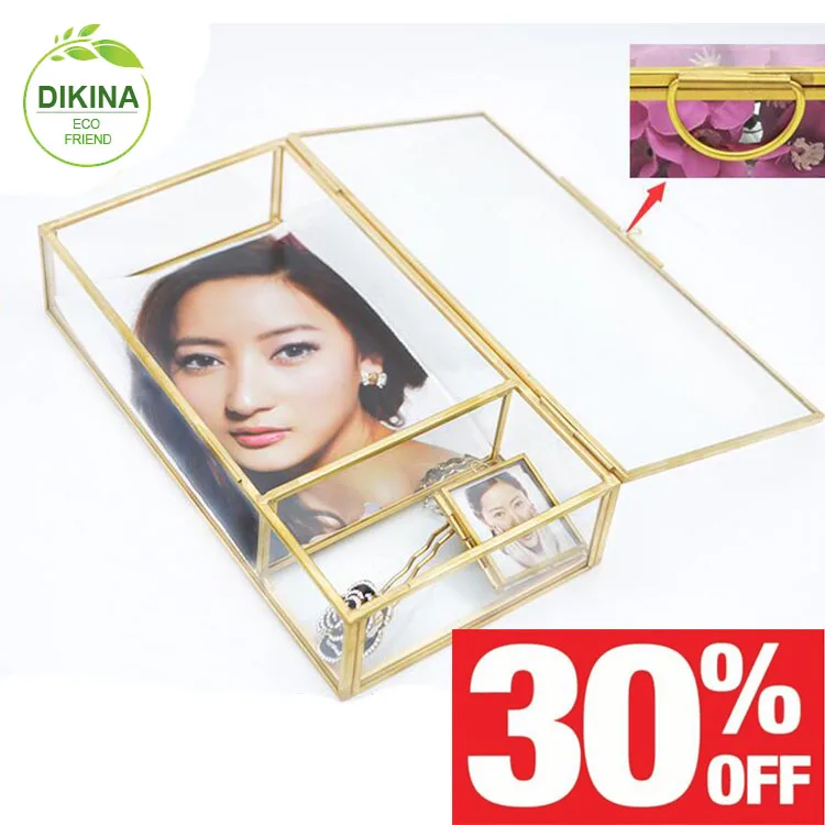 

Super September offer 30% off ! Total size: loop handle without chain 2 dividers brass glass 4*6 photo and USB box