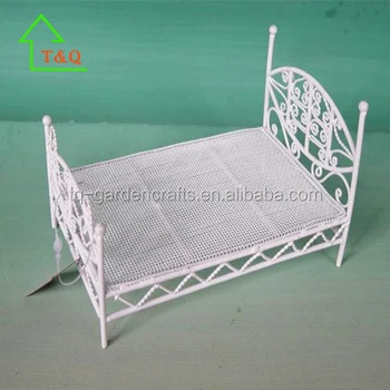 metal dollhouse bed