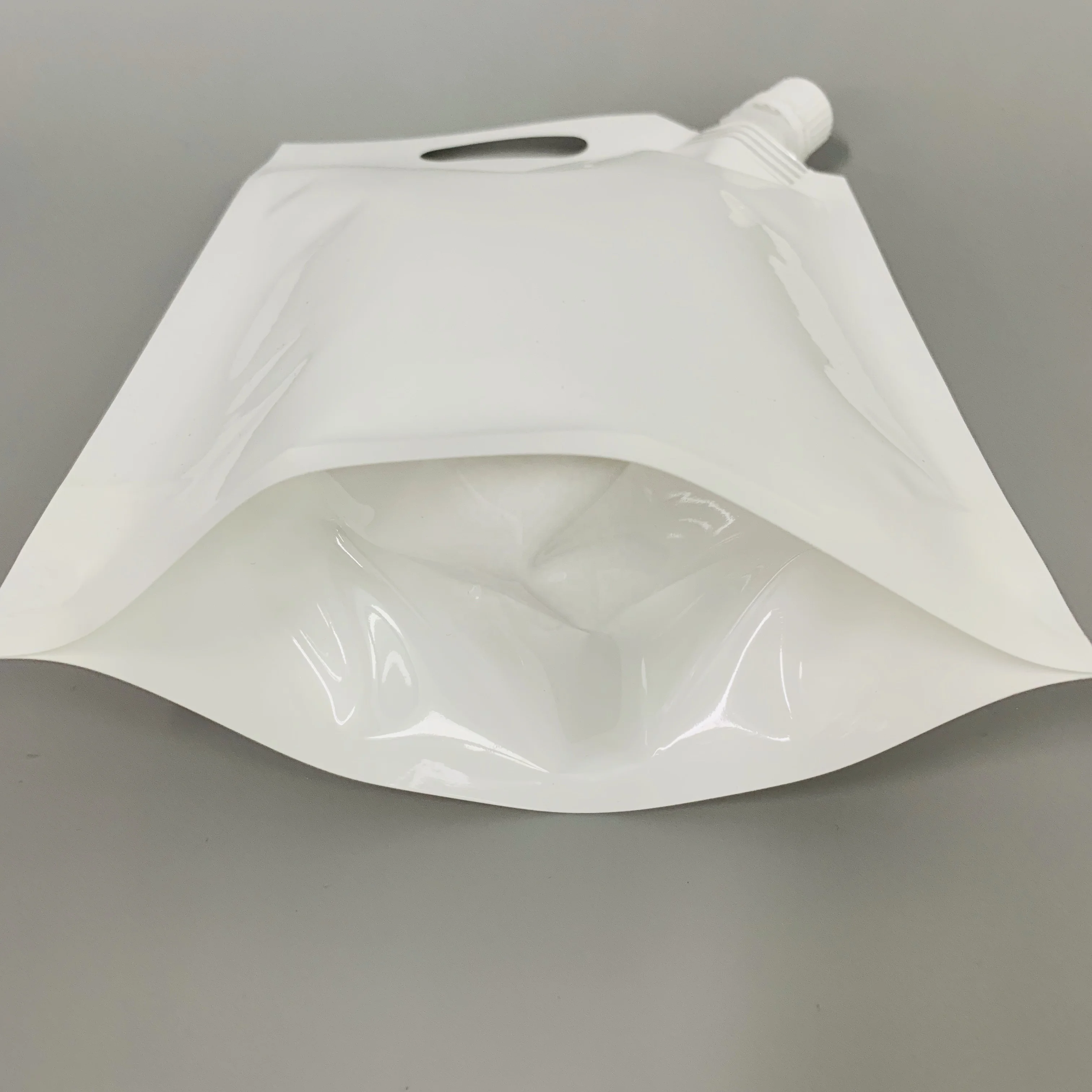 China Manufacturer 500ml Liquid Packaging Standing Up Water Spout Pouch