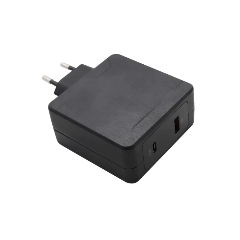 USB OUTLET CELLULAR PHONES,GAMES AND IPODS ETC WORKABLE WITH AC OR DC POWER IDEAL FOR LAPTOPS 100V-240V WORLDWIDE USE. WORLDWIDE USB CHARGER FOR CAR OR WALL OUTLET