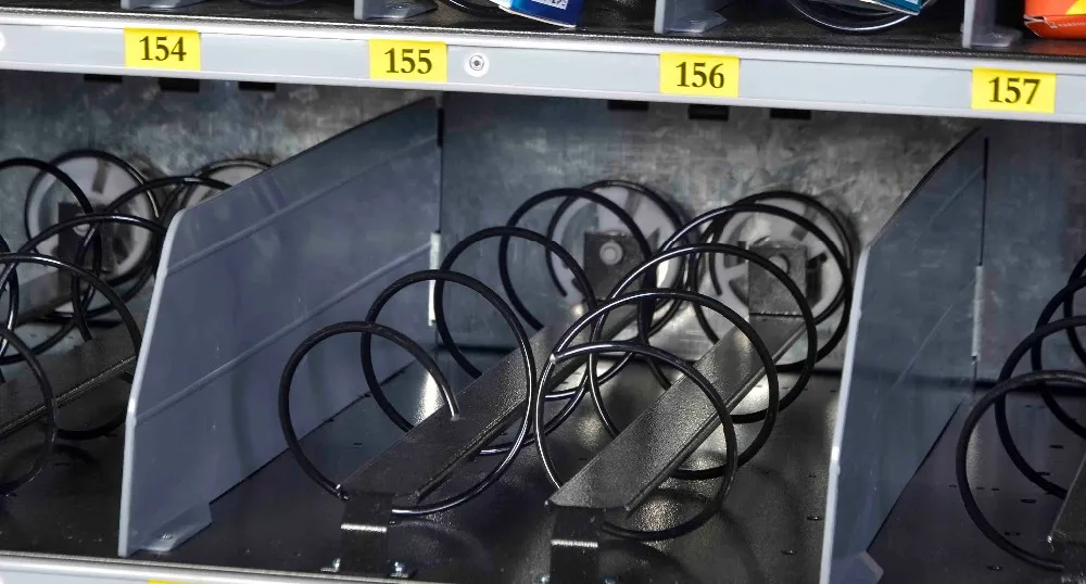 24 Hours Self Service Personal Hygiene Vending Machine With Card Reader