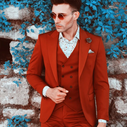 

Elegant groom wears a peak lapel tuxedo / men's wedding suit / men's 3 piece set (jacket + pants + vest), Red;wine red