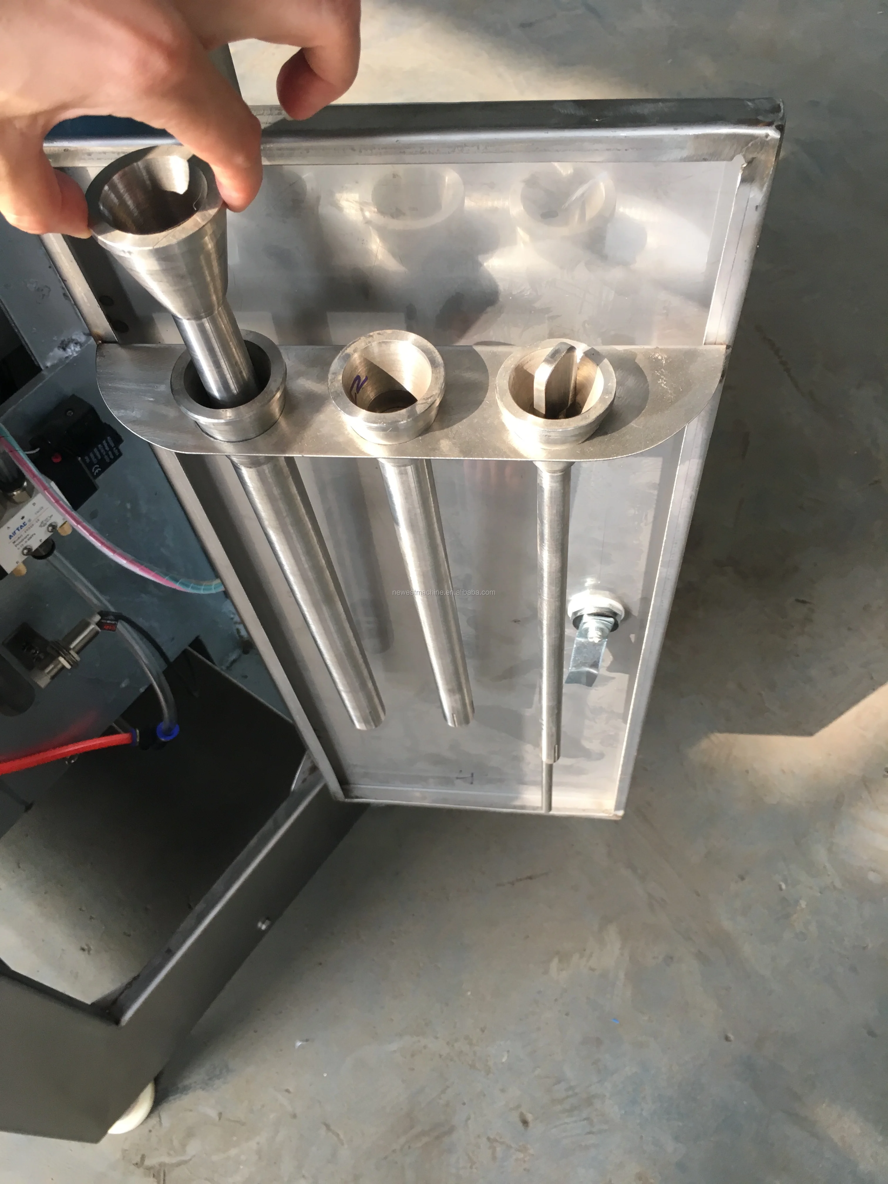 Good Quality Quantitative and Twist Sausage Filler Machine,Fresh Seusage Filling Machine,Sausage Making Machine For Sale