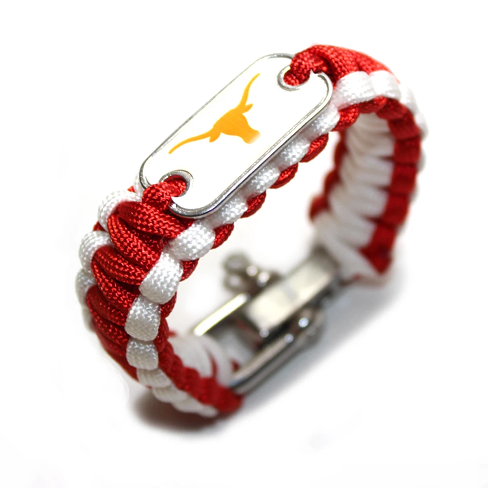 

Paracord bracelets with hiking tools for wild camping travelling