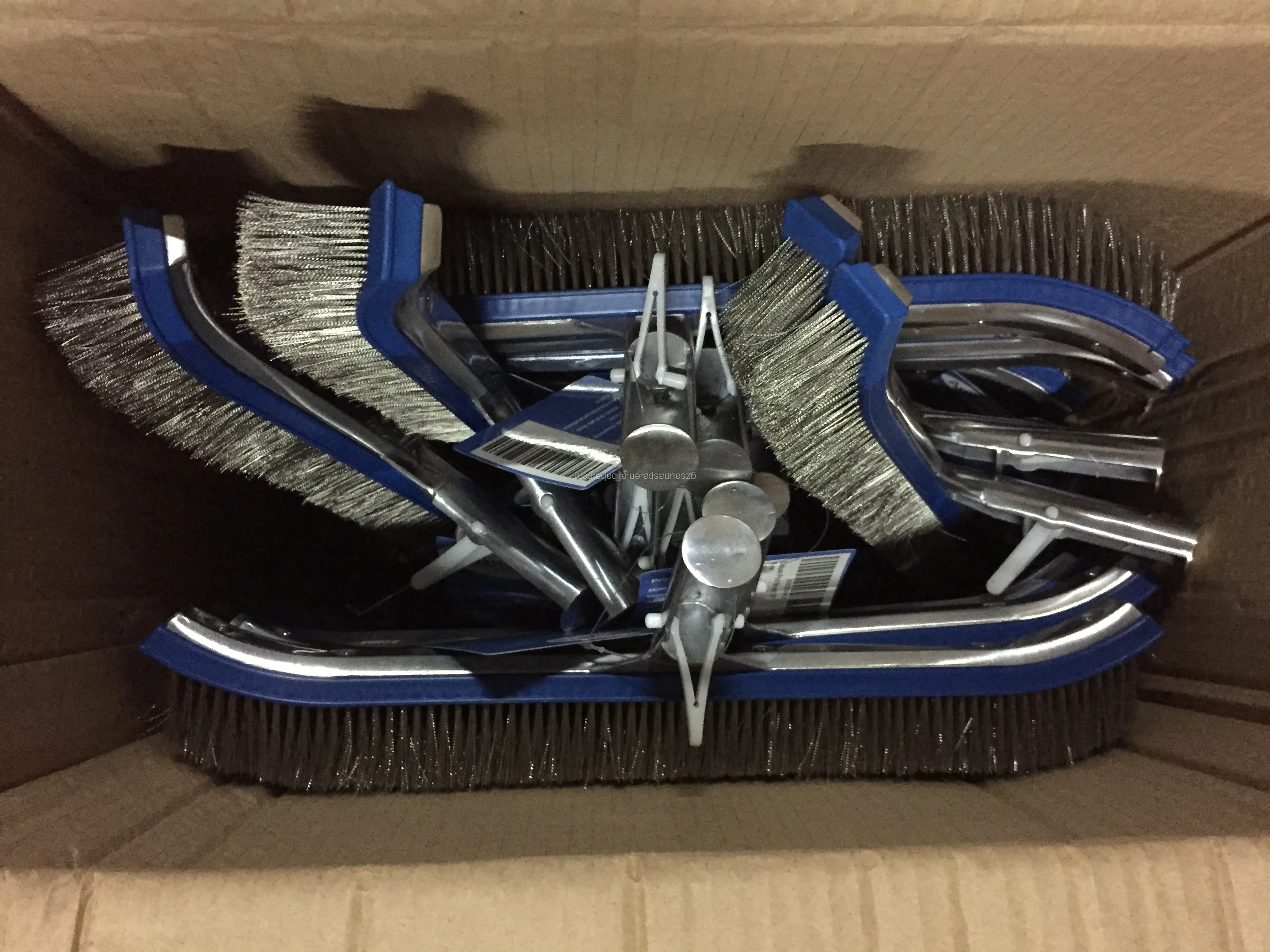 Heavy Duty 18'' Aluminum Swimming Pool Brush Stainless Steel Wire Bristle Pool Brush For Walls