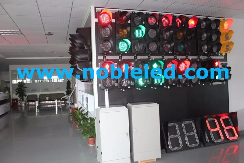 Remote Control 200mm Pc Housing Led Traffic Signal Light Buy Traffic